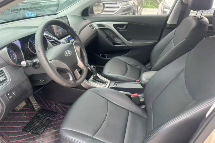 Used Hyundai Elantra (5th Generation / Langdong) 2012 1.6L Automatic Fashion Edition Interior 2