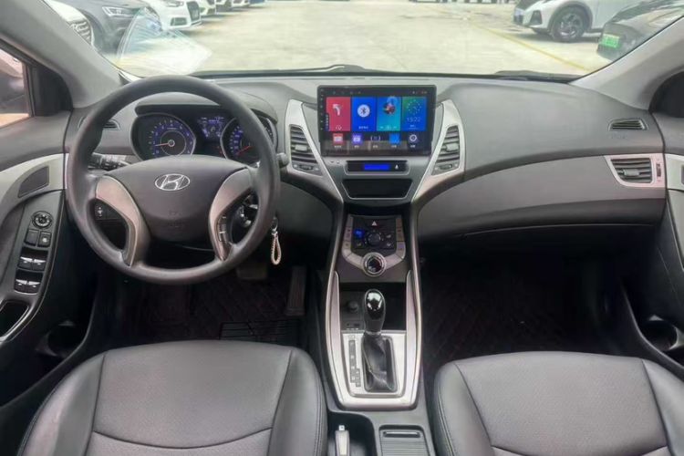 Used Hyundai Elantra (5th Generation / Langdong) 2012 1.6L Automatic Fashion Edition Interior 3