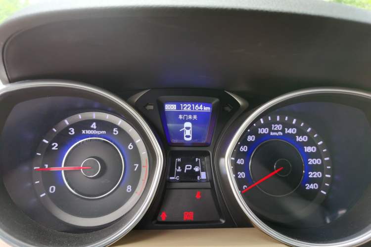 Used Hyundai Elantra (5th Generation / Langdong) 2012 1.6L Automatic Prestige Model Odometer Close Up