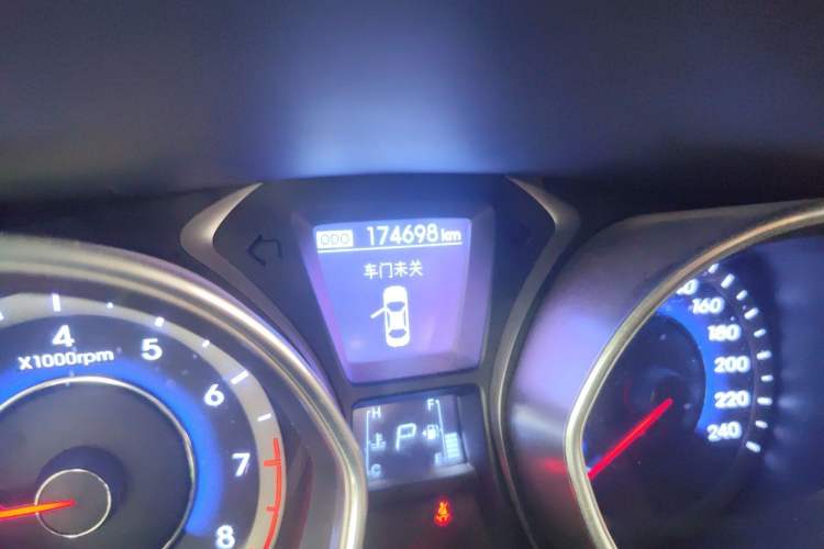 Used Hyundai Elantra (5th Generation / Langdong) 2012 1.6L Automatic Leading Model Odometer Close Up