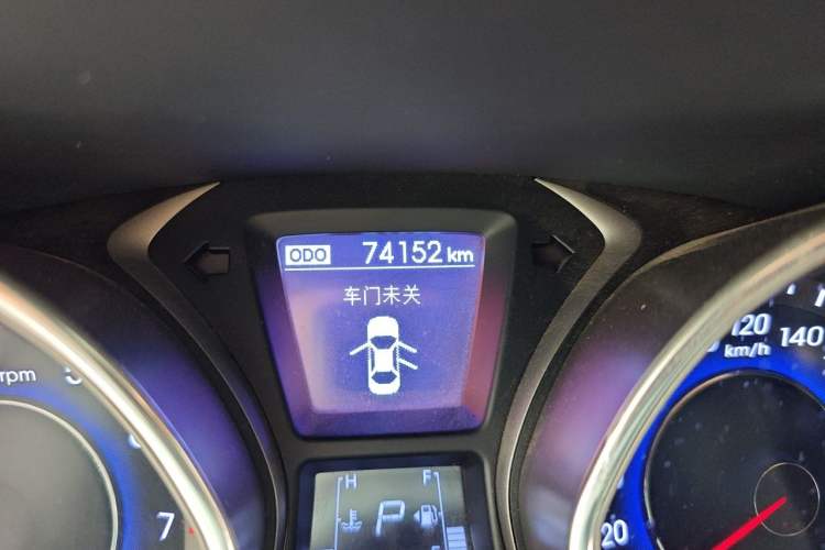 Used Hyundai Elantra (5th Generation / Langdong) 2012 1.6L Automatic Leading Model Odometer Close Up
