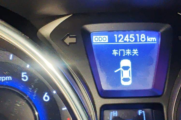 Used Hyundai Elantra (5th Generation / Langdong) 2012 1.6L Automatic Prestige Model Odometer Close Up
