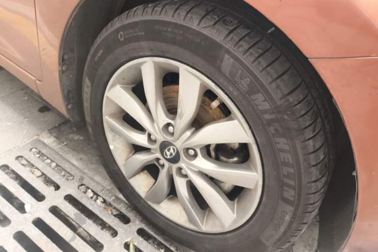 Used Hyundai Elantra (5th Generation / Langdong) 2012 1.6L Automatic Fashion Edition Right Front Wheel Hub