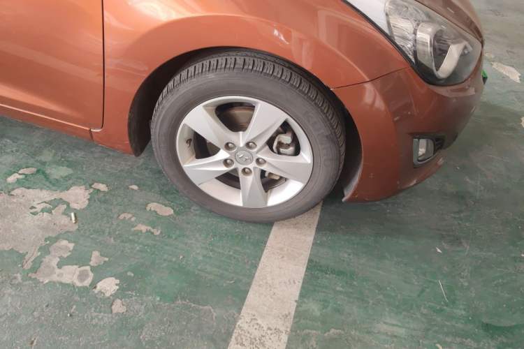 Used Hyundai Elantra (5th Generation / Langdong) 2012 1.6L Automatic Leading Model Right Front Wheel Hub