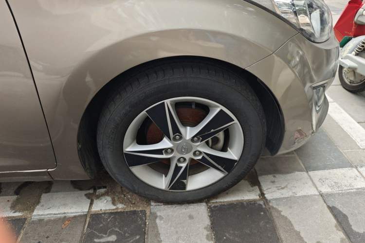 Used Hyundai Elantra (5th Generation / Langdong) 2012 1.6L Automatic Leading Model Right Front Wheel Hub