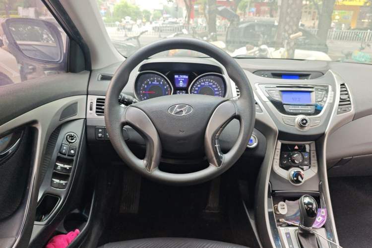 Used Hyundai Elantra (5th Generation / Langdong) 2012 1.6L Automatic Leading Model Steering Wheel