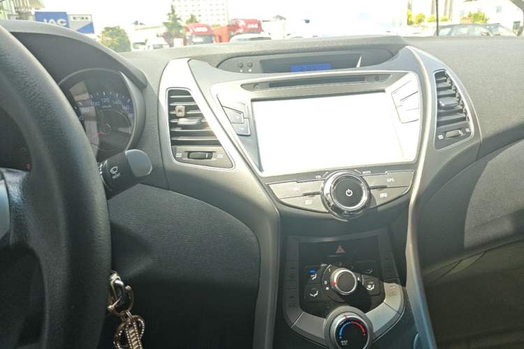 Used Hyundai Elantra (5th Generation / Langdong) 2012 1.6L Automatic Fashion Edition Audio And AC Panel