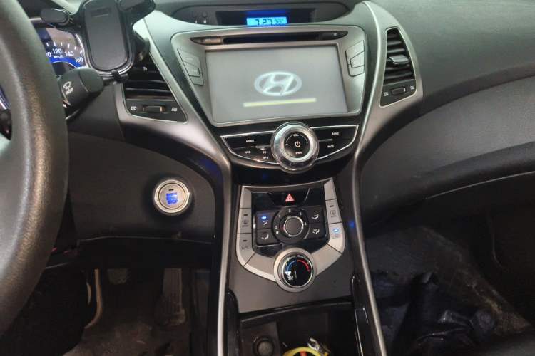 Used Hyundai Elantra (5th Generation / Langdong) 2012 1.6L Manual Leading Model Audio And AC Panel