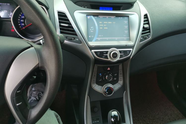 Used Hyundai Elantra (5th Generation / Langdong) 2012 1.6L Automatic Fashion Edition Audio And AC Panel