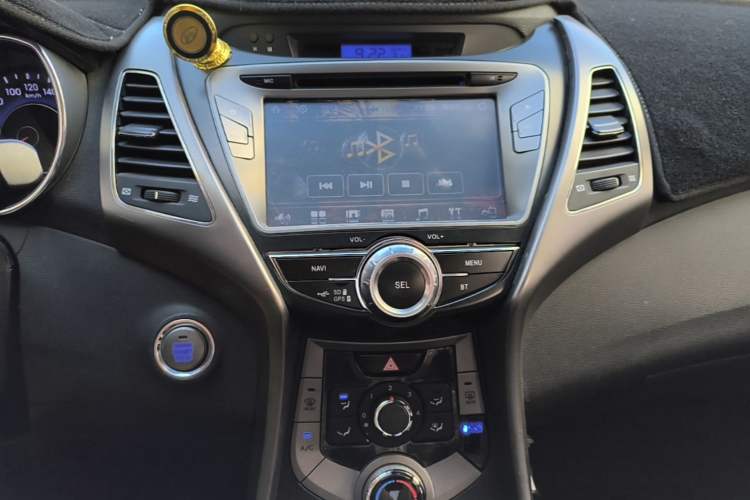 Used Hyundai Elantra (5th Generation / Langdong) 2012 1.6L Manual Leading Model Audio And AC Panel