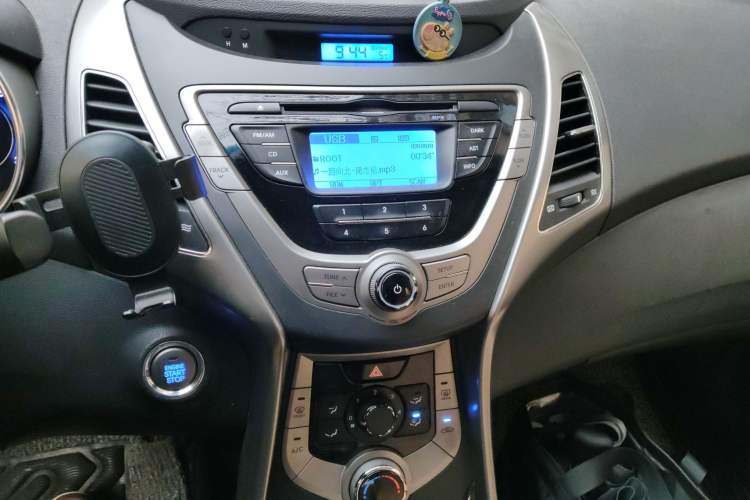Used Hyundai Elantra (5th Generation / Langdong) 2012 1.6L Manual Leading Model Audio And AC Panel
