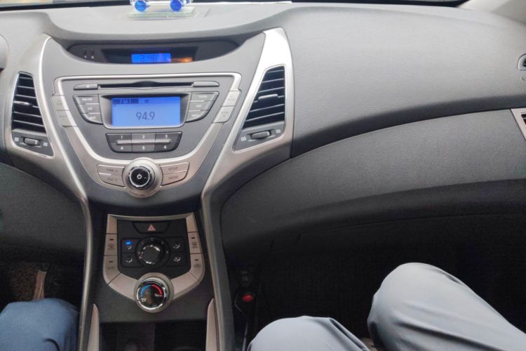 Used Hyundai Elantra (5th Generation / Langdong) 2012 1.6L Automatic Fashion Edition Audio And AC Panel