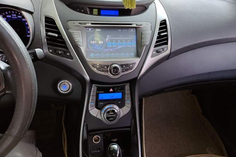 Used Hyundai Elantra (5th Generation / Langdong) 2012 1.6L Automatic Prestige Model Audio And AC Panel