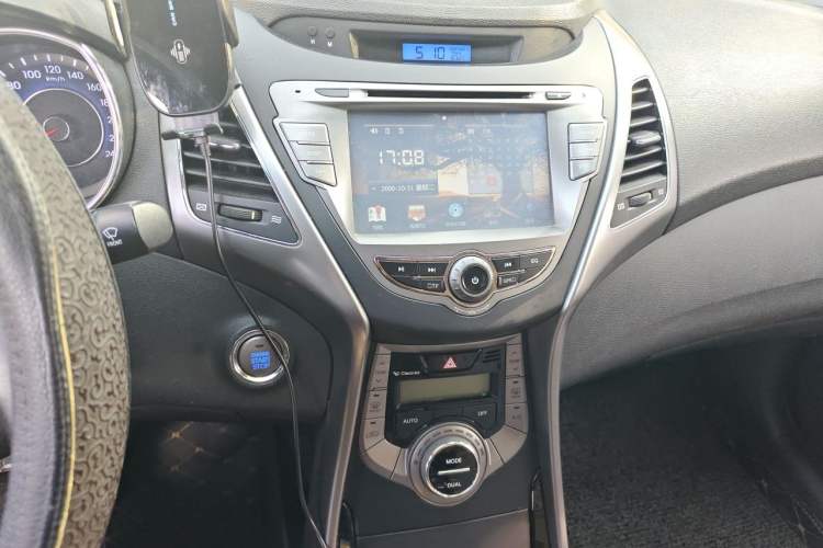 Used Hyundai Elantra (5th Generation / Langdong) 2012 1.6L Automatic Prestige Model Audio And AC Panel