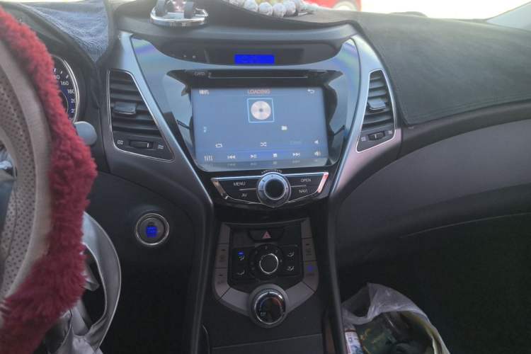 Used Hyundai Elantra (5th Generation / Langdong) 2012 1.6L Manual Leading Model Audio And AC Panel
