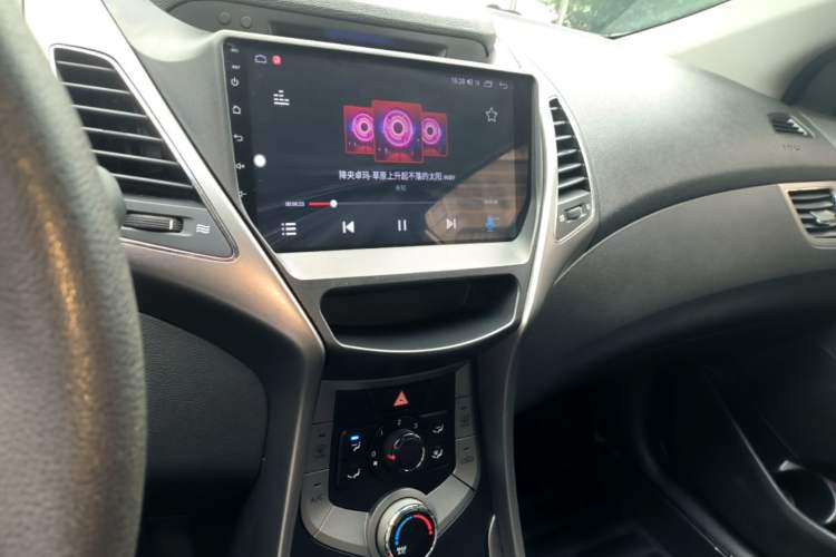 Used Hyundai Elantra (5th Generation / Langdong) 2012 1.6L Automatic Fashion Edition Audio And AC Panel