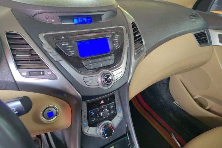 Used Hyundai Elantra (5th Generation / Langdong) 2012 1.6L Manual Leading Model Audio And AC Panel