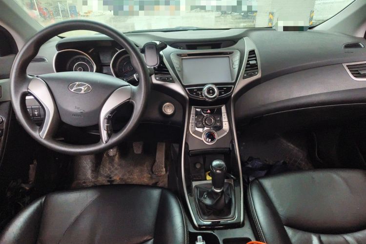 Used Hyundai Elantra (5th Generation / Langdong) 2012 1.6L Manual Leading Model Center Console