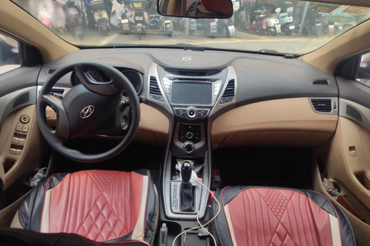 Used Hyundai Elantra (5th Generation / Langdong) 2012 1.6L Automatic Fashion Edition Center Console