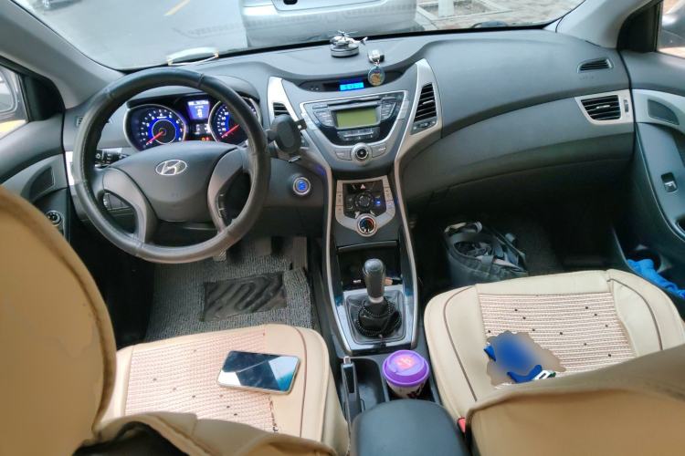 Used Hyundai Elantra (5th Generation / Langdong) 2012 1.6L Manual Leading Model Center Console