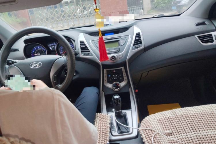 Used Hyundai Elantra (5th Generation / Langdong) 2012 1.6L Automatic Fashion Edition Center Console