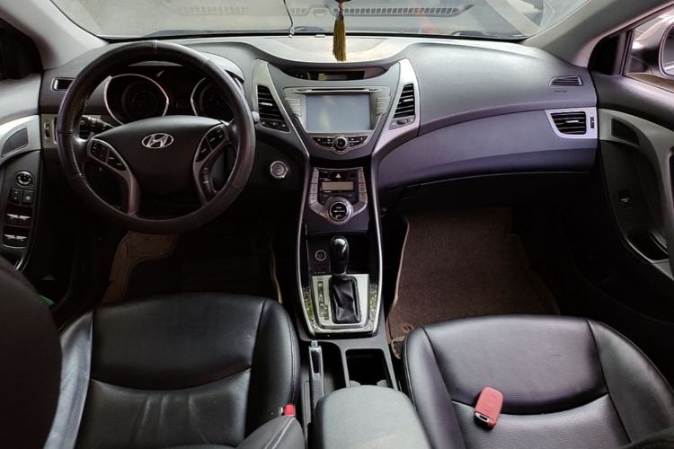 Used Hyundai Elantra (5th Generation / Langdong) 2012 1.6L Automatic Prestige Model Center Console