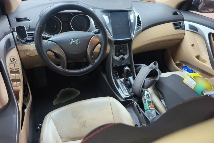 Used Hyundai Elantra (5th Generation / Langdong) 2012 1.6L Automatic Leading Model Center Console