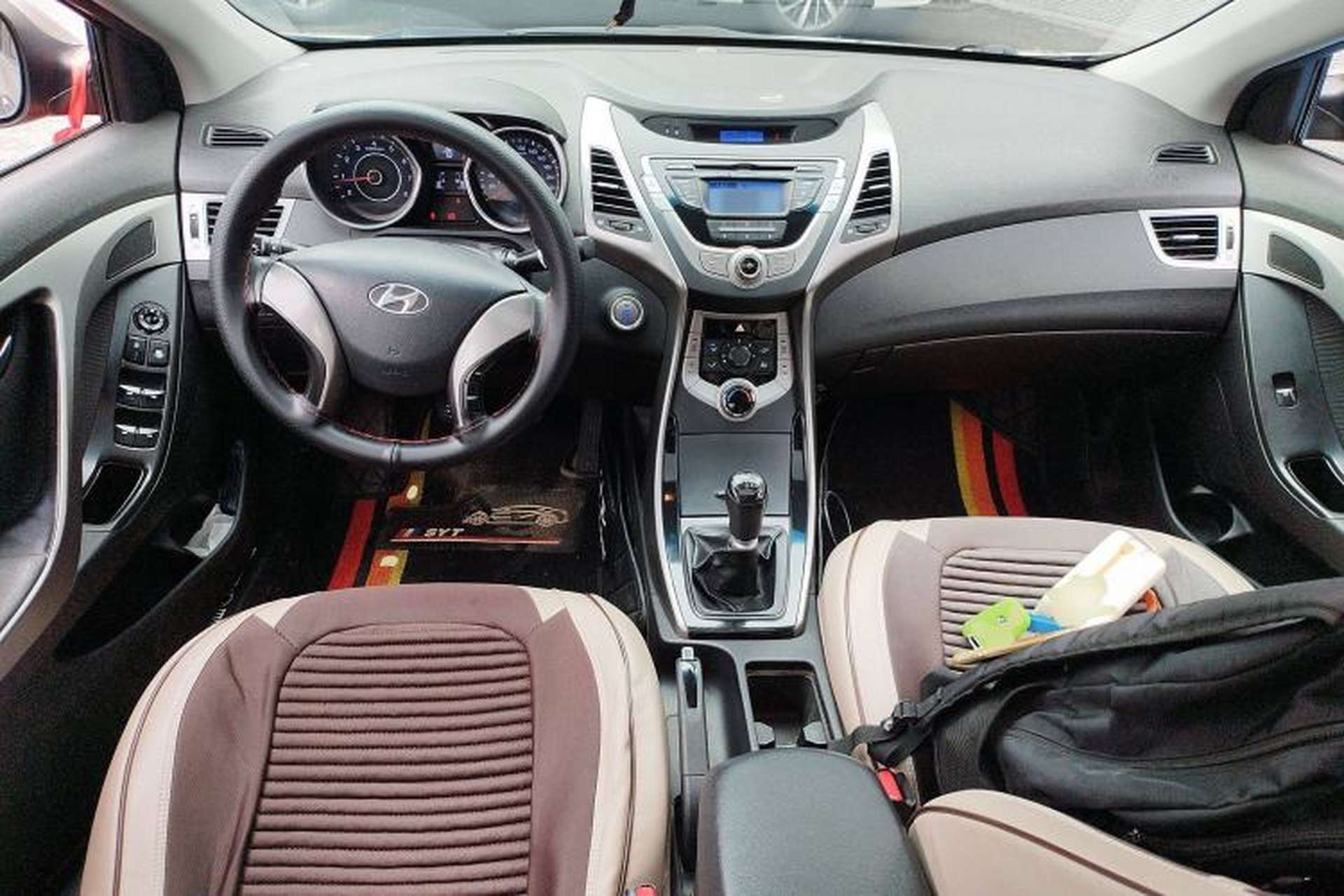 Used Hyundai Elantra (5th Generation / Langdong) 2012 1.6L Manual Leading Model Center Console