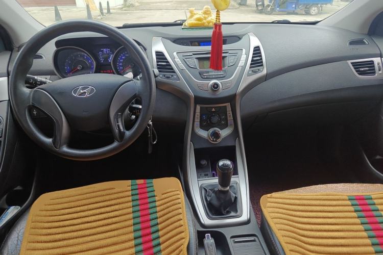 Used Hyundai Elantra (5th Generation / Langdong) 2012 1.6L Manual Fashion Edition Center Console