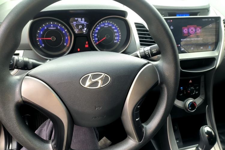Used Hyundai Elantra (5th Generation / Langdong) 2012 1.6L Automatic Fashion Edition Center Console