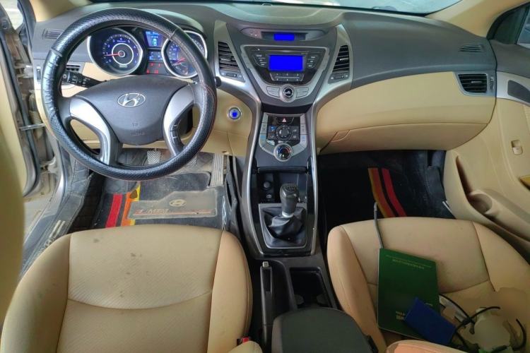 Used Hyundai Elantra (5th Generation / Langdong) 2012 1.6L Manual Leading Model Center Console
