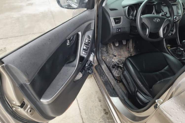 Used Hyundai Elantra (5th Generation / Langdong) 2012 1.6L Manual Leading Model Driver Seat