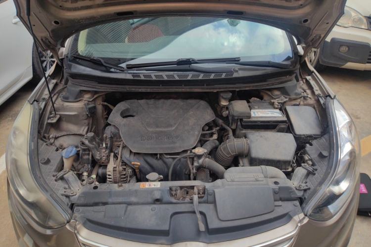 Used Hyundai Elantra (5th Generation / Langdong) 2012 1.6L Automatic Fashion Edition Engine Bay