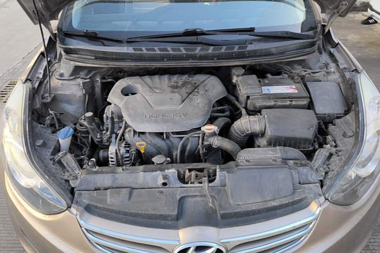 Used Hyundai Elantra (5th Generation / Langdong) 2012 1.6L Manual Leading Model Engine Bay