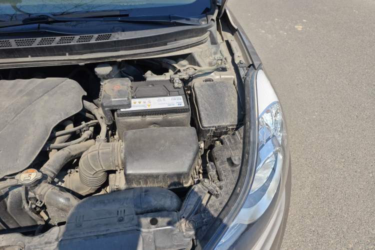 Used Hyundai Elantra (5th Generation / Langdong) 2012 1.6L Automatic Prestige Model Engine Bay Left