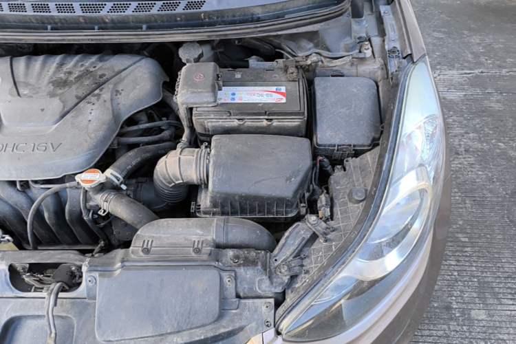 Used Hyundai Elantra (5th Generation / Langdong) 2012 1.6L Manual Leading Model Engine Bay Left