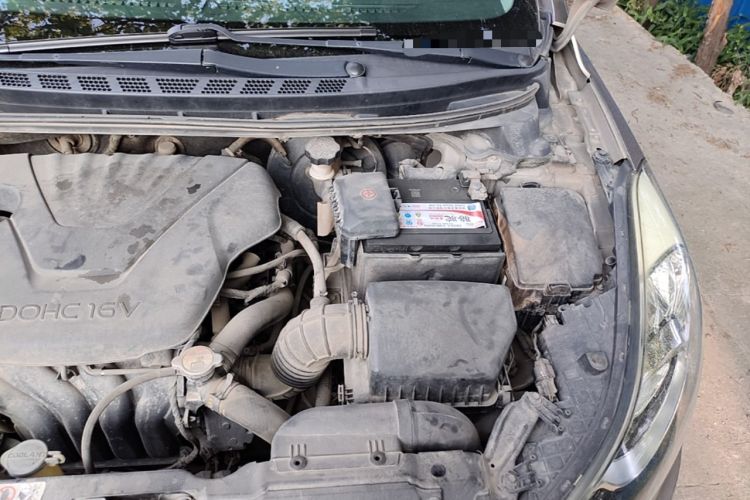 Used Hyundai Elantra (5th Generation / Langdong) 2012 1.6L Automatic Prestige Model Engine Bay Left