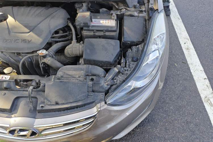 Used Hyundai Elantra (5th Generation / Langdong) 2012 1.6L Automatic Prestige Model Engine Bay Left