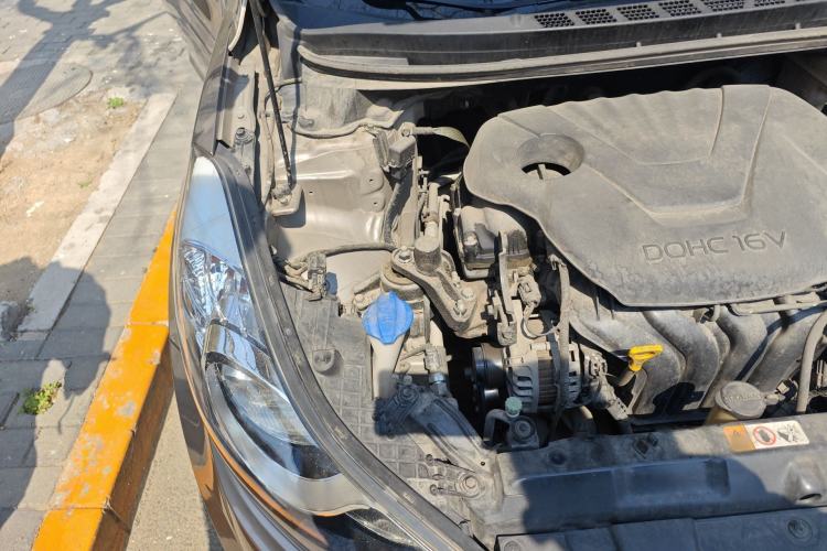 Used Hyundai Elantra (5th Generation / Langdong) 2012 1.6L Automatic Prestige Model Engine Bay Right