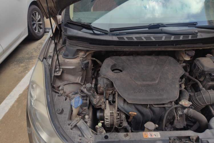 Used Hyundai Elantra (5th Generation / Langdong) 2012 1.6L Automatic Fashion Edition Engine Bay Right