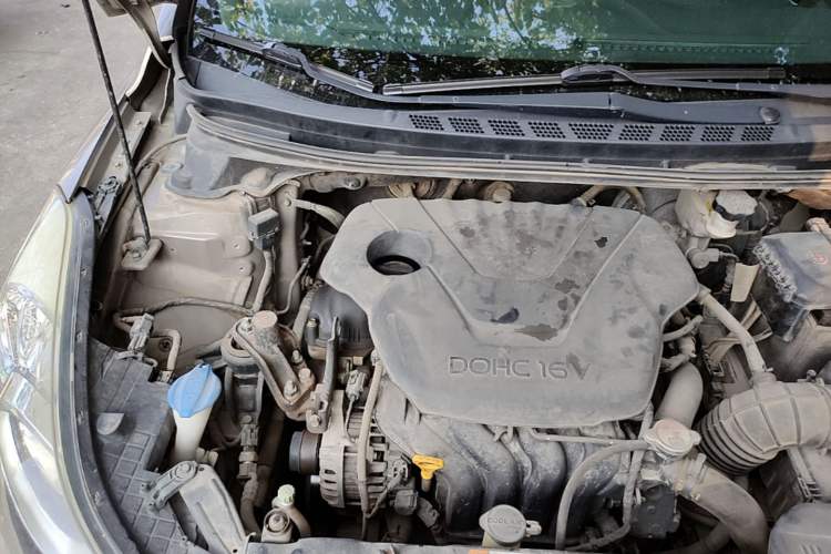 Used Hyundai Elantra (5th Generation / Langdong) 2012 1.6L Automatic Prestige Model Engine Bay Right