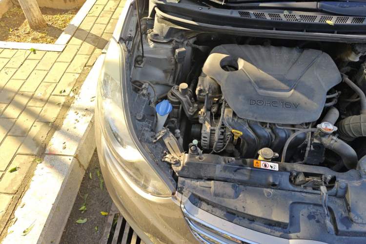 Used Hyundai Elantra (5th Generation / Langdong) 2012 1.6L Automatic Prestige Model Engine Bay Right
