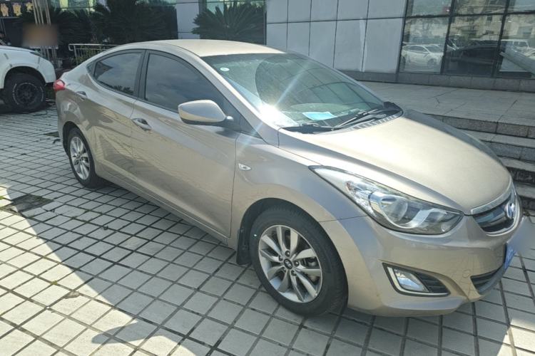 Used Hyundai Elantra (5th Generation / Langdong) 2012 1.6L Automatic Fashion Edition Front Right 45 Deg