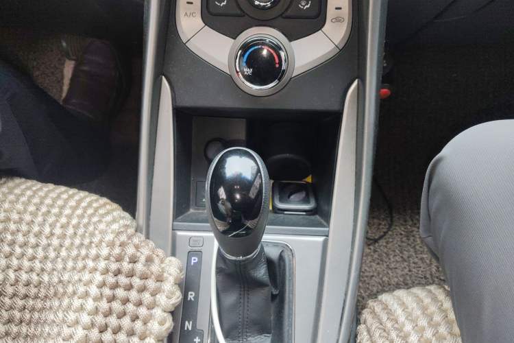 Used Hyundai Elantra (5th Generation / Langdong) 2012 1.6L Automatic Fashion Edition Gear Lever