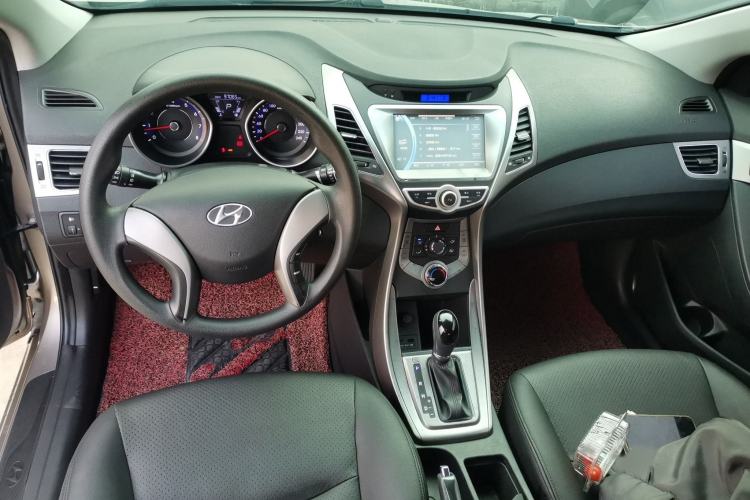 Used Hyundai Elantra (5th Generation / Langdong) 2012 1.6L Automatic Fashion Edition Interior 2