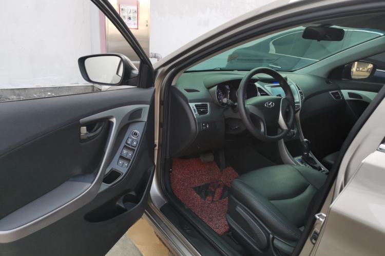 Used Hyundai Elantra (5th Generation / Langdong) 2012 1.6L Automatic Fashion Edition Interior 3