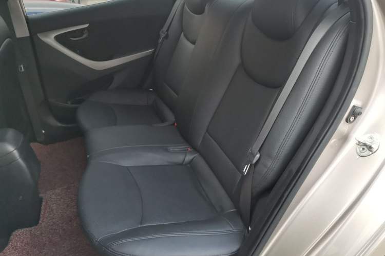 Used Hyundai Elantra (5th Generation / Langdong) 2012 1.6L Automatic Fashion Edition Interior 4