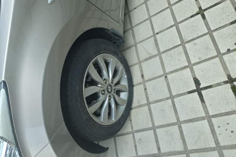 Used Hyundai Elantra (5th Generation / Langdong) 2012 1.6L Automatic Fashion Edition Left Front Wheel Hub