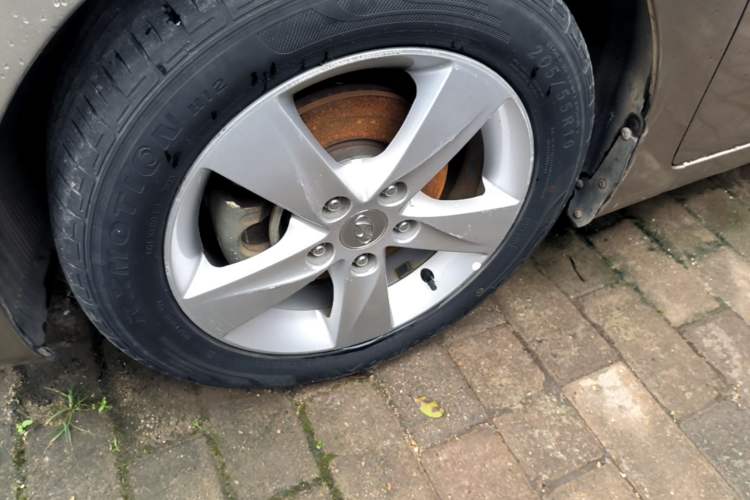 Used Hyundai Elantra (5th Generation / Langdong) 2012 1.6L Automatic Fashion Edition Left Front Wheel Hub
