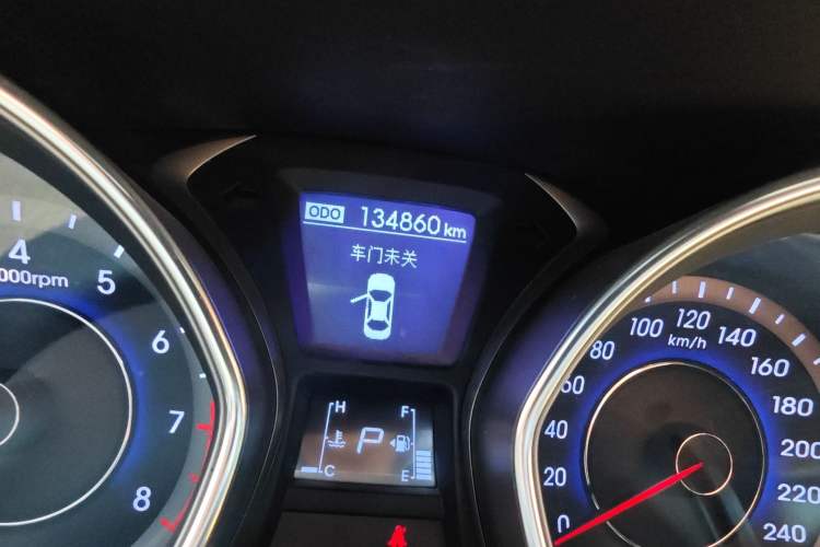 Used Hyundai Elantra (5th Generation / Langdong) 2012 1.6L Automatic Prestige Model Odometer Close Up